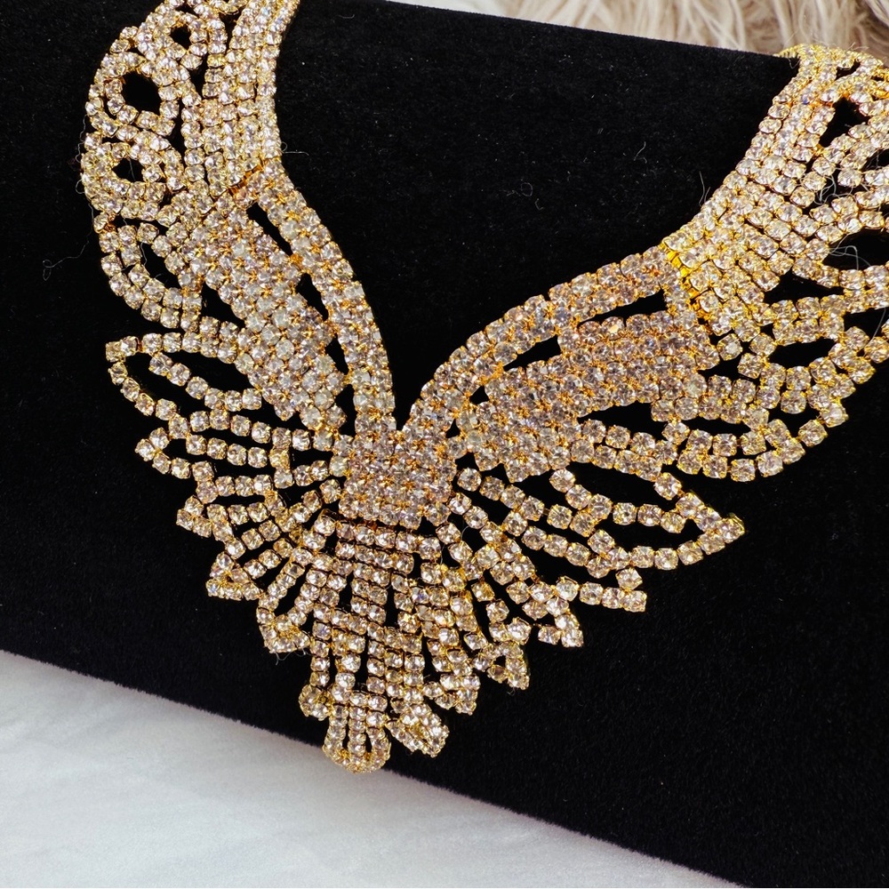 Goldtone bling lightweight statement necklace - Picture 5 of 10